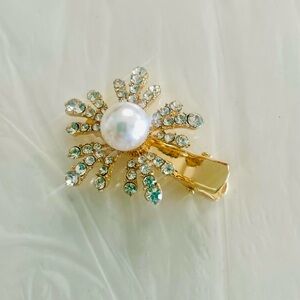 Elegant Gold and Pearl Hair Clip